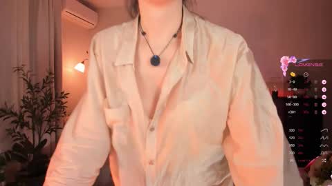 Snapshot of vikibellson chatting on October 12, 6:51 pm Viki Bellson online show from October 12, 6:51 pm