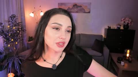 Snapshot of vikibellson chatting on December 5, 5:53 pm Viki Bellson online show from December 5, 5:53 pm