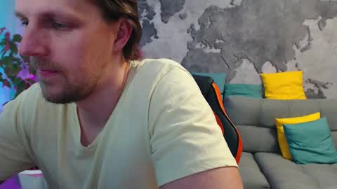 Snapshot of vikingchrisss chatting on April 3, 9:51 am vikingchrisss online show from April 3, 9:51 am