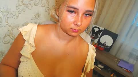 Snapshot of vikiwaitingforyou chatting on October 9, 12:03 pm Vitoria online show from October 9, 12:03 pm