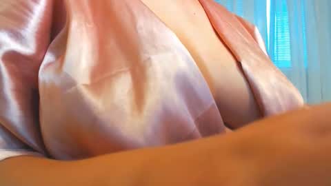 Snapshot of vikiwaitingforyou chatting on November 7, 1:33 pm Vitoria online show from November 7, 1:33 pm