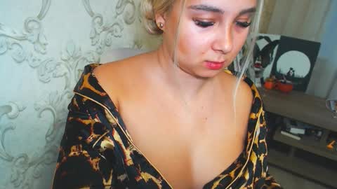 Snapshot of vikiwaitingforyou chatting on November 12, 12:38 pm Vitoria online show from November 12, 12:38 pm