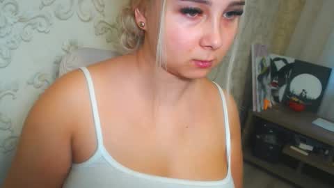 Snapshot of vikiwaitingforyou chatting on December 3, 10:13 am Vitoria online show from December 3, 10:13 am