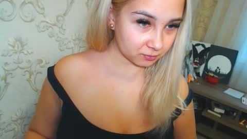 Snapshot of vikiwaitingforyou chatting on December 14, 10:53 am Vitoria online show from December 14, 10:53 am