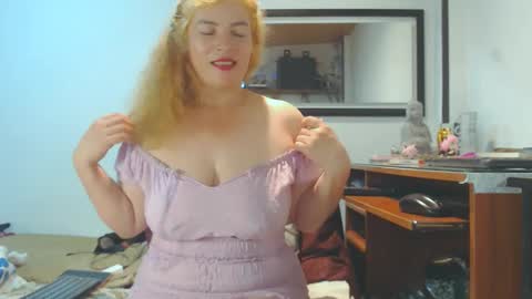 Snapshot of vikktoriaaa chatting on December 13, 4:54 am VIKKKTORIAAA online show from December 13, 4:54 am