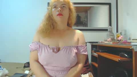 Snapshot of vikktoriaaa chatting on December 13, 7:58 am VIKKKTORIAAA online show from December 13, 7:58 am