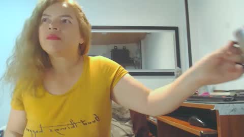 Snapshot of vikktoriaaa chatting on December 22, 9:11 am VIKKKTORIAAA online show from December 22, 9:11 am