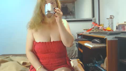 Snapshot of vikktoriaaa chatting on February 23, 9:44 am VIKKKTORIAAA online show from February 23, 9:44 am