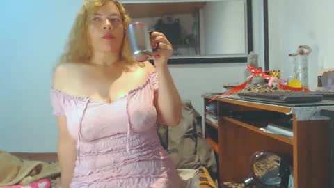 Snapshot of vikktoriaaa chatting on February 24, 8:06 am VIKKKTORIAAA online show from February 24, 8:06 am