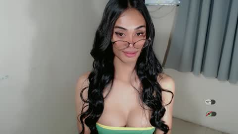 vikkylustfull online show from March 8, 4:45 am