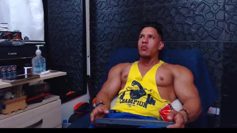 Viktor Herrera online show from December 15, 9:31 pm