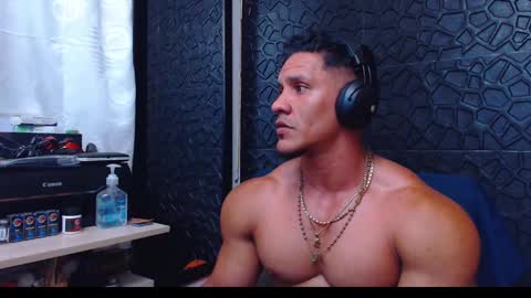 Viktor Herrera online show from December 18, 8:25 pm