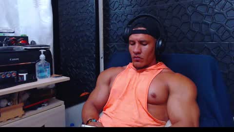 Viktor Herrera online show from December 19, 6:34 pm