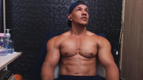 Viktor Herrera online show from October 27, 4:00 pm