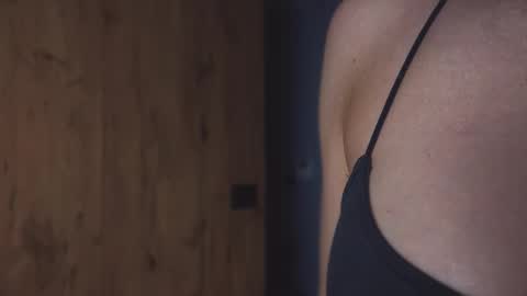 Snapshot of viktoria_www chatting on March 5, 9:33 pm Viktoria www online show from March 5, 9:33 pm