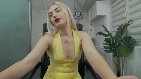 Snapshot of viktoriablue chatting on October 15, 3:23 pm Viktoria online show from October 15, 3:23 pm