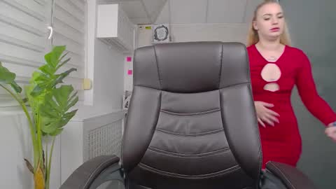 Snapshot of viktoriablue chatting on November 3, 9:05 pm Viktoria online show from November 3, 9:05 pm