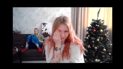 Snapshot of viktorlonsky chatting on December 25, 6:41 am viktorlonsky online show from December 25, 6:41 am