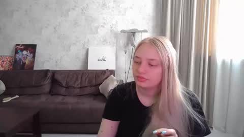 Snapshot of viktorlonsky chatting on March 10, 6:27 am viktorlonsky online show from March 10, 6:27 am