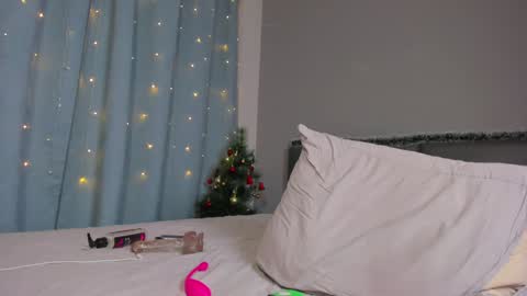 Snapshot of vina_skybabe chatting on December 24, 6:06 pm Vina online show from December 24, 6:06 pm