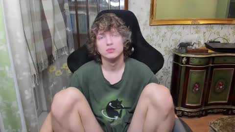 Snapshot of vince__dice chatting on February 15, 2:52 am Dimoooooon online show from February 15, 2:52 am