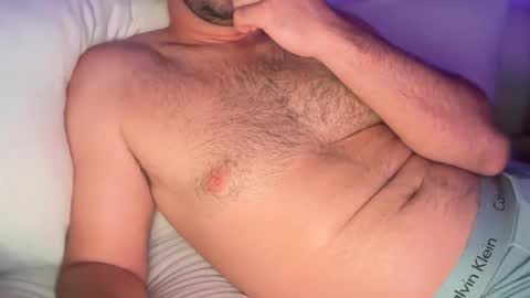 Snapshot of vincee2 chatting on March 24, 2:16 am vincee2 online show from March 24, 2:16 am