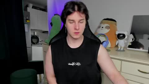 Vincent Strong online show from April 25, 1:14 pm