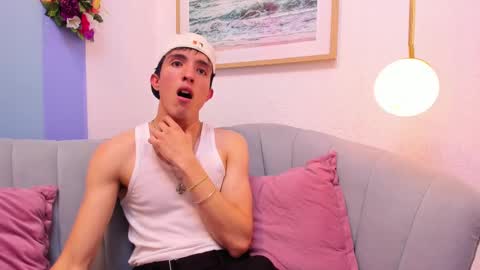 Snapshot of vinniematte chatting on February 12, 3:51 am vinniematte online show from February 12, 3:51 am