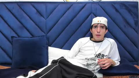 Snapshot of vinniematte chatting on March 7, 2:57 am vinniematte online show from March 7, 2:57 am