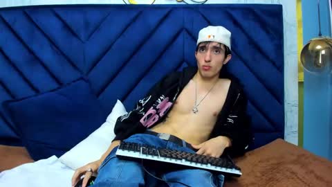 Snapshot of vinniematte chatting on March 9, 3:01 am vinniematte online show from March 9, 3:01 am