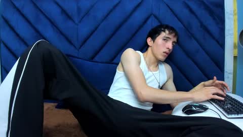 Snapshot of vinniematte chatting on March 12, 5:35 am vinniematte online show from March 12, 5:35 am