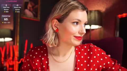 Snapshot of vinyl_kiss chatting on March 8, 2:04 am Carrie Next streams Sat Sun 3pm-11pm EST online show from March 8, 2:04 am