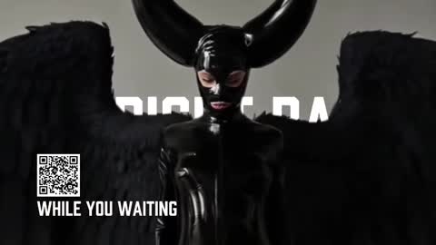 Snapshot of vinylstore chatting on October 3, 4:37 pm Diva Silvia online show from October 3, 4:37 pm