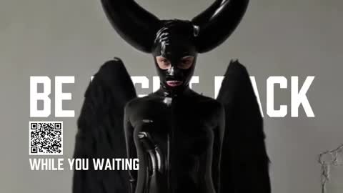 Snapshot of vinylstore chatting on October 24, 5:20 pm Diva Silvia online show from October 24, 5:20 pm