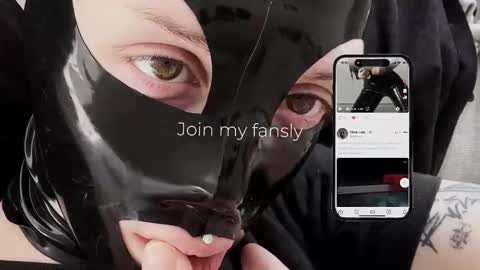 Snapshot of vinylstore chatting on November 15, 6:15 pm Diva Silvia online show from November 15, 6:15 pm