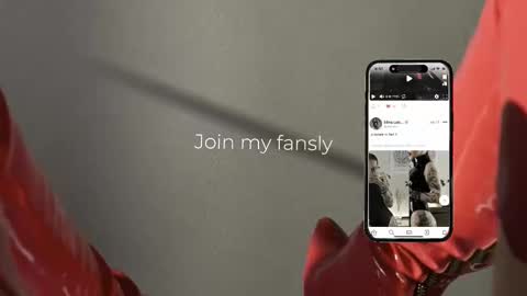 Snapshot of vinylstore chatting on November 24, 5:45 pm Diva Silvia online show from November 24, 5:45 pm