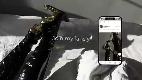 Snapshot of vinylstore chatting on November 28, 4:42 pm Diva Silvia online show from November 28, 4:42 pm