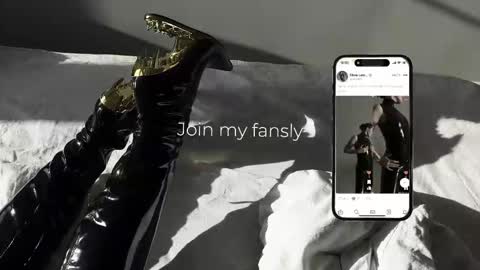 Snapshot of vinylstore chatting on December 14, 3:28 pm Diva Silvia online show from December 14, 3:28 pm