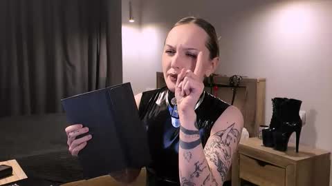 Diva Silvia online show from January 31, 7:11 pm