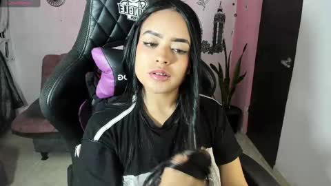 Snapshot of vio_let_ chatting on September 24, 3:43 am Daniela online show from September 24, 3:43 am