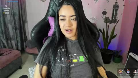 Snapshot of vio_let_ chatting on October 4, 6:44 am Daniela online show from October 4, 6:44 am