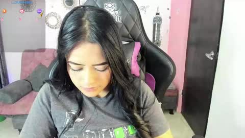 Snapshot of vio_let_ chatting on October 8, 5:16 am Daniela online show from October 8, 5:16 am