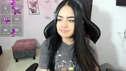 Snapshot of vio_let_ chatting on October 18, 2:14 am Daniela online show from October 18, 2:14 am