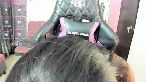 Snapshot of vio_let_ chatting on October 25, 7:05 am Daniela online show from October 25, 7:05 am