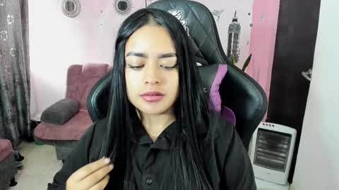 Snapshot of vio_let_ chatting on October 26, 3:40 pm Daniela online show from October 26, 3:40 pm