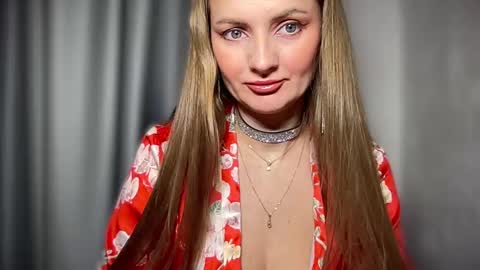 Snapshot of viola_1 chatting on December 11, 12:34 pm Funny girl online show from December 11, 12:34 pm