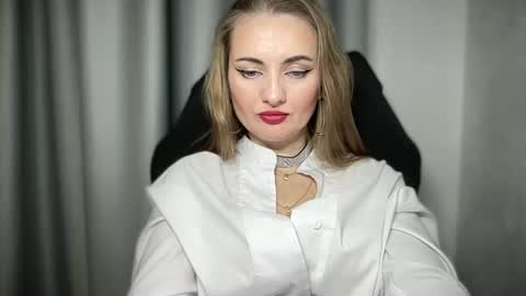 Snapshot of viola_1 chatting on December 12, 6:42 pm Funny girl online show from December 12, 6:42 pm
