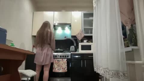 Snapshot of viola_1 chatting on December 18, 4:53 am Funny girl online show from December 18, 4:53 am