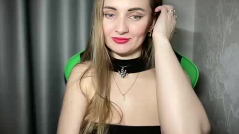 Snapshot of viola_1 chatting on December 27, 7:14 pm Funny girl online show from December 27, 7:14 pm