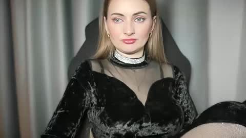 Snapshot of viola_1 chatting on December 28, 8:47 pm Funny girl online show from December 28, 8:47 pm